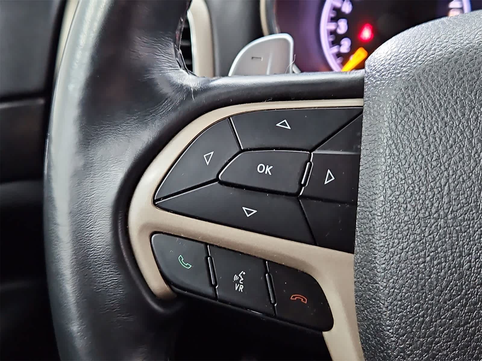 Thumbnail: 2017 Jeep Grand Cherokee - 23