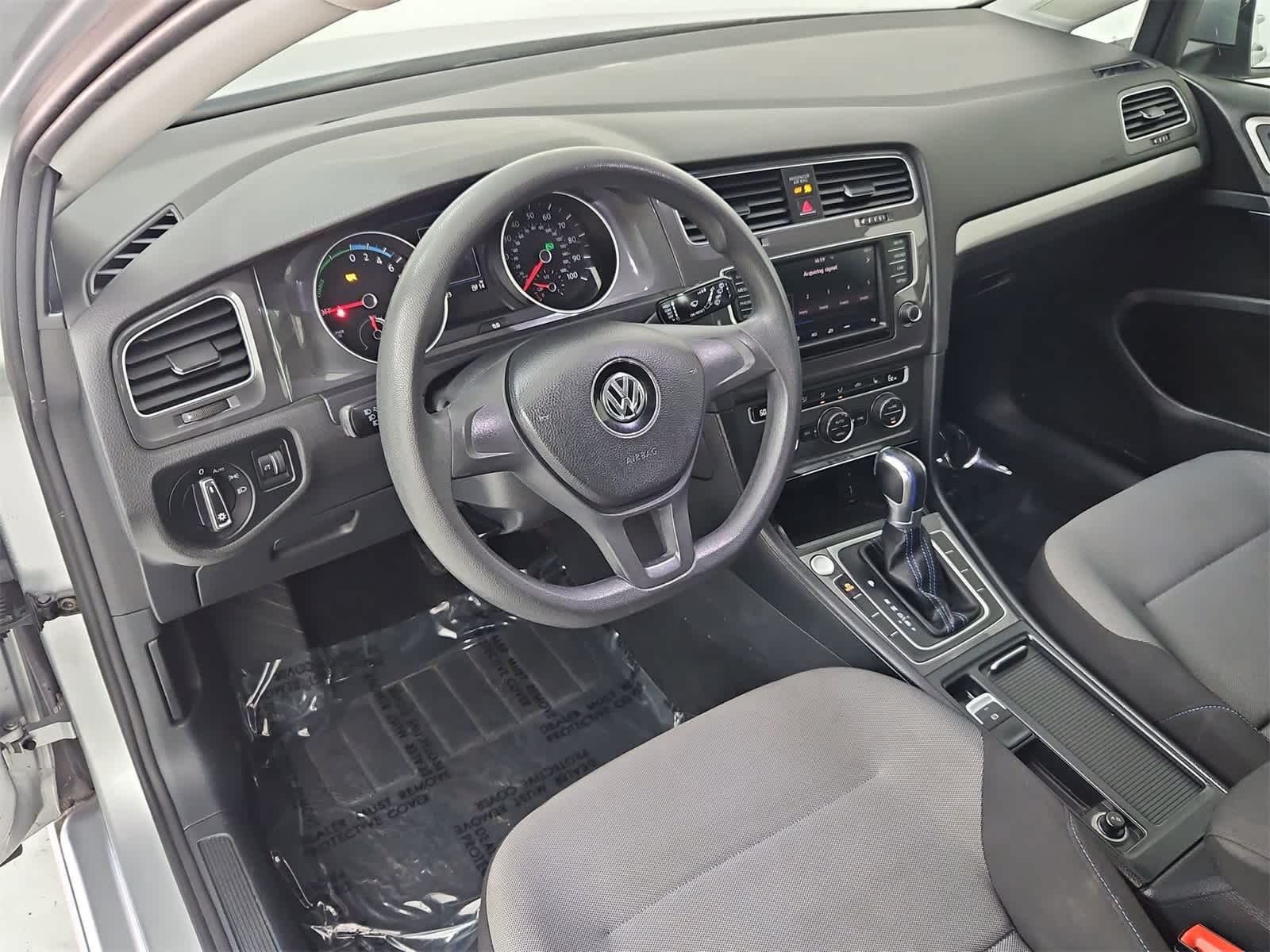 Used 2016 Volkswagen e-Golf e-Golf SE with VIN WVWKP7AU2GW915972 for sale in Salem, OR