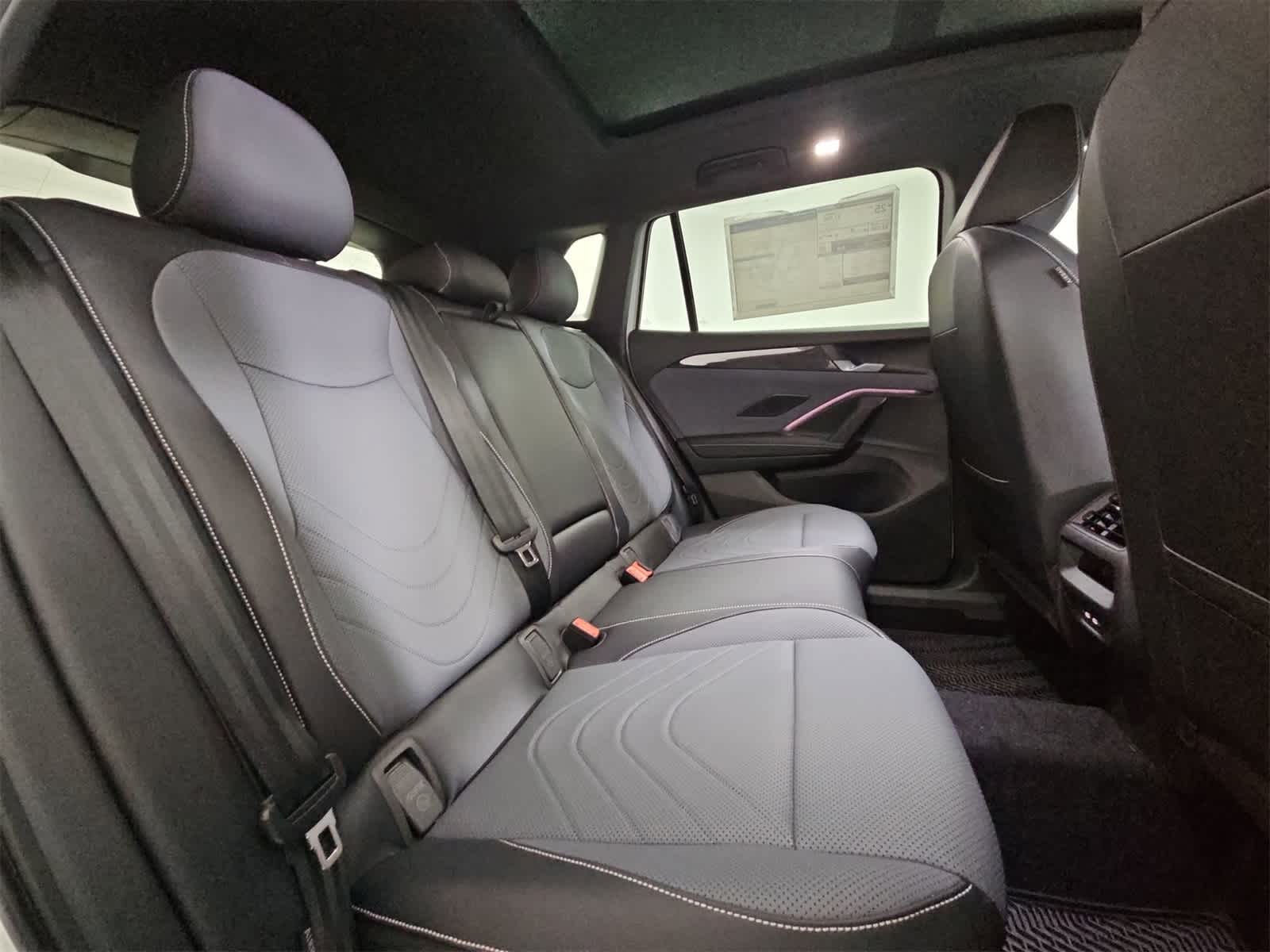 Thumbnail: 2025 Volkswagen Tiguan - 21