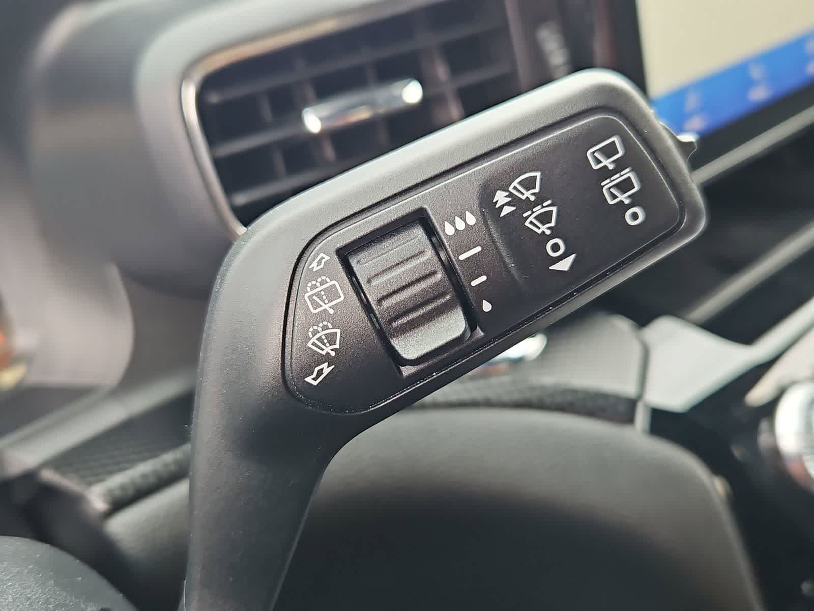 Thumbnail: 2022 Ford Explorer - 25