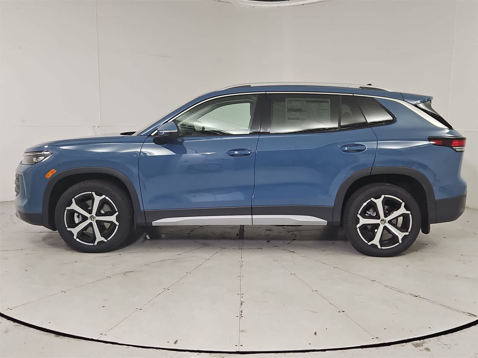 Thumbnail: 2026 Volkswagen Tiguan - 3