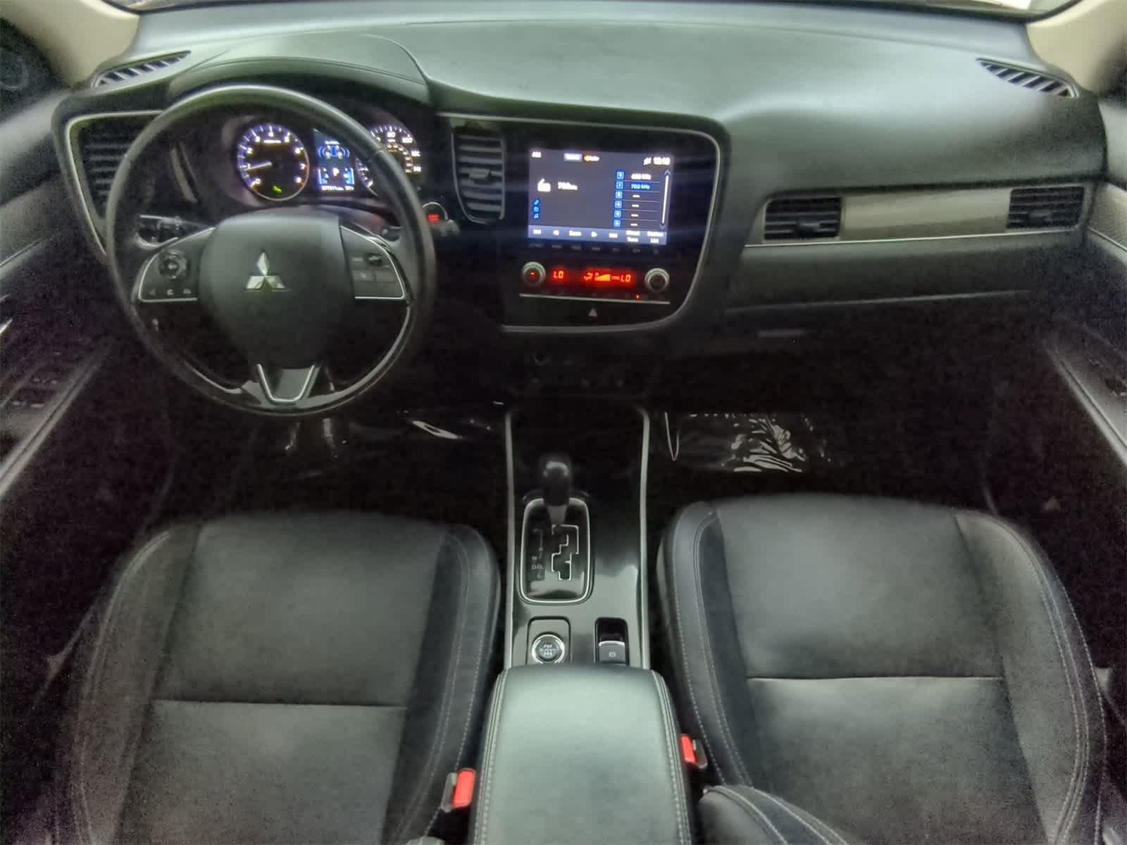 Thumbnail: 2020 Mitsubishi Outlander - 15