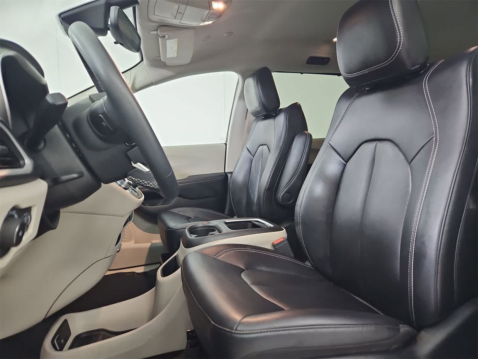 Thumbnail: 2024 Chrysler Pacifica - 16