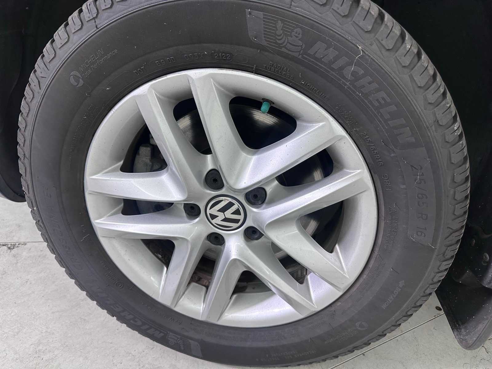 Thumbnail: 2011 Volkswagen Tiguan - 10