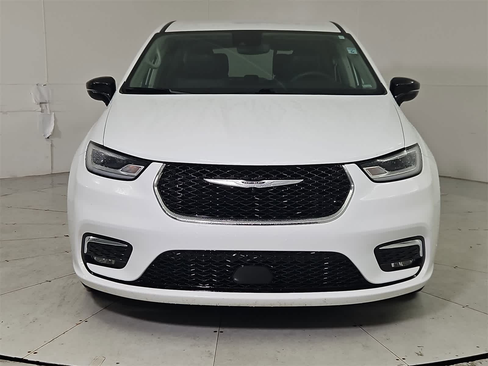 Thumbnail: 2024 Chrysler Pacifica - 9