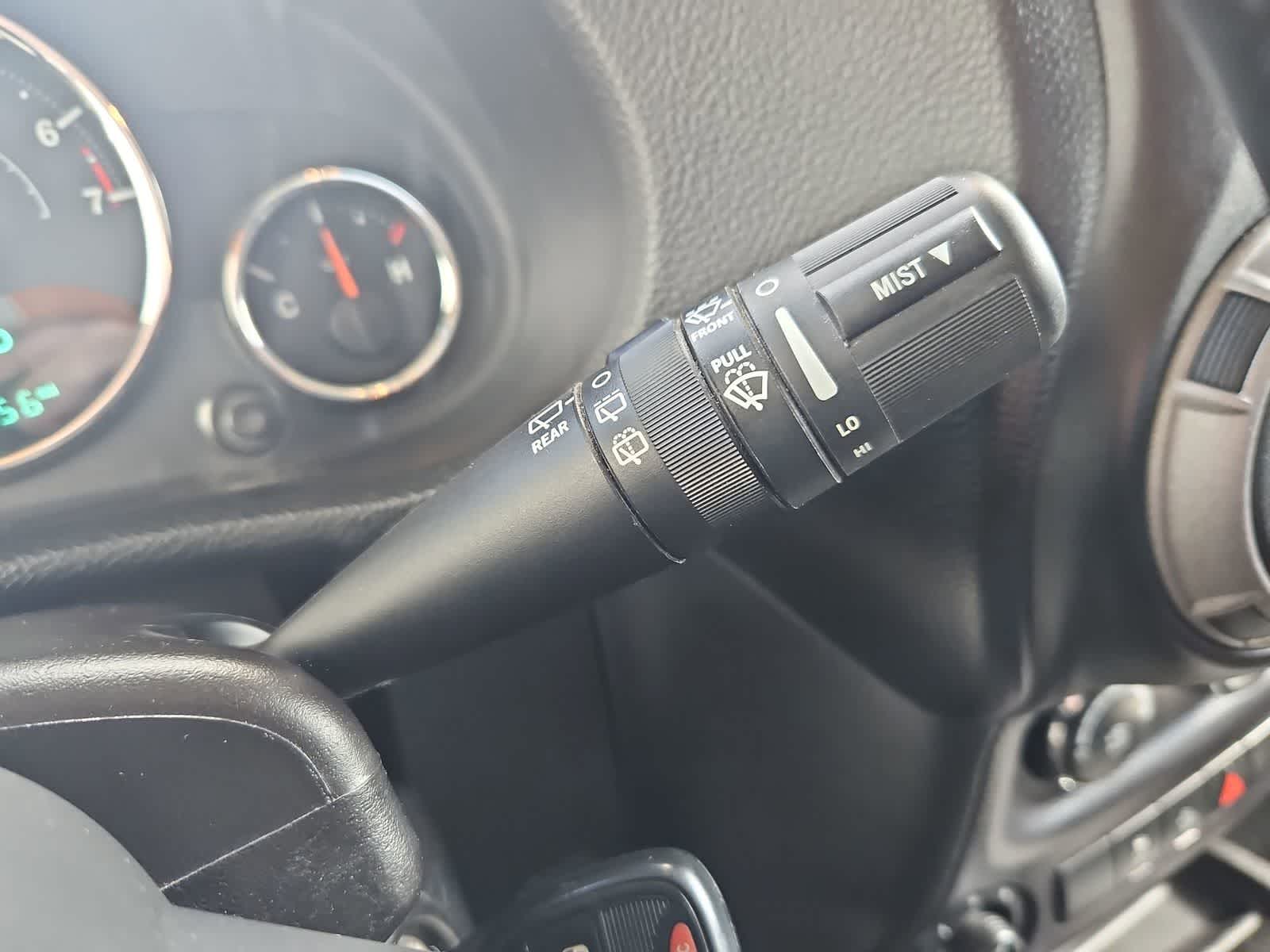 Thumbnail: 2015 Jeep Wrangler - 25