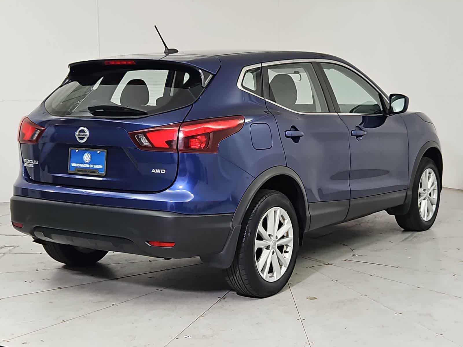 Thumbnail: 2018 Nissan Rogue Sport - 6