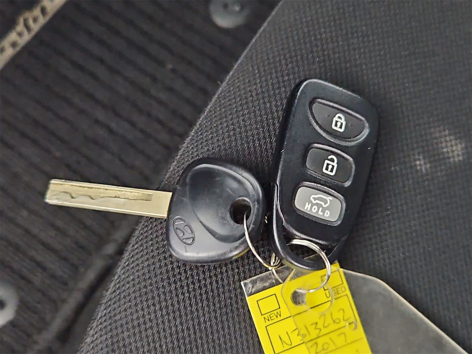 Thumbnail: 2017 Hyundai Veloster - 35