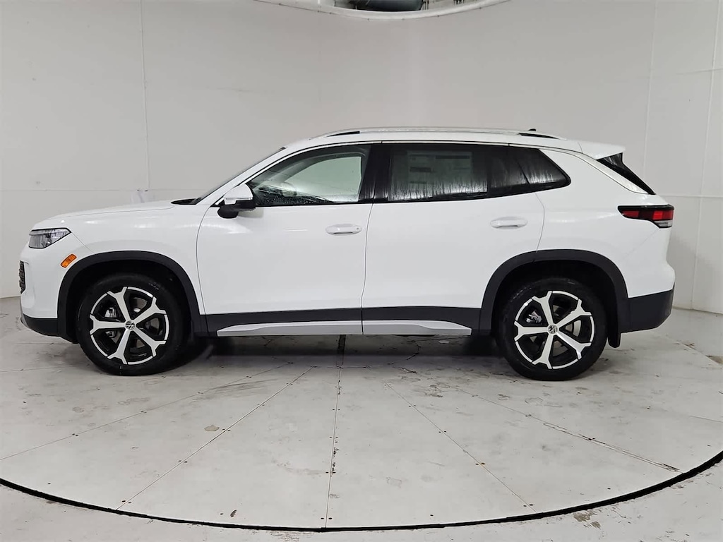 New 2025 Volkswagen Tiguan 2.0T SE SUV