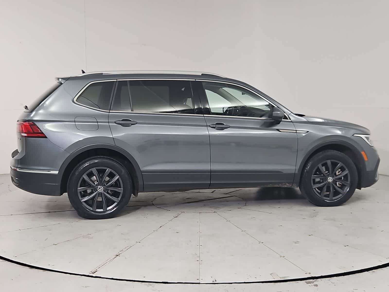 Thumbnail: 2022 Volkswagen Tiguan - 7