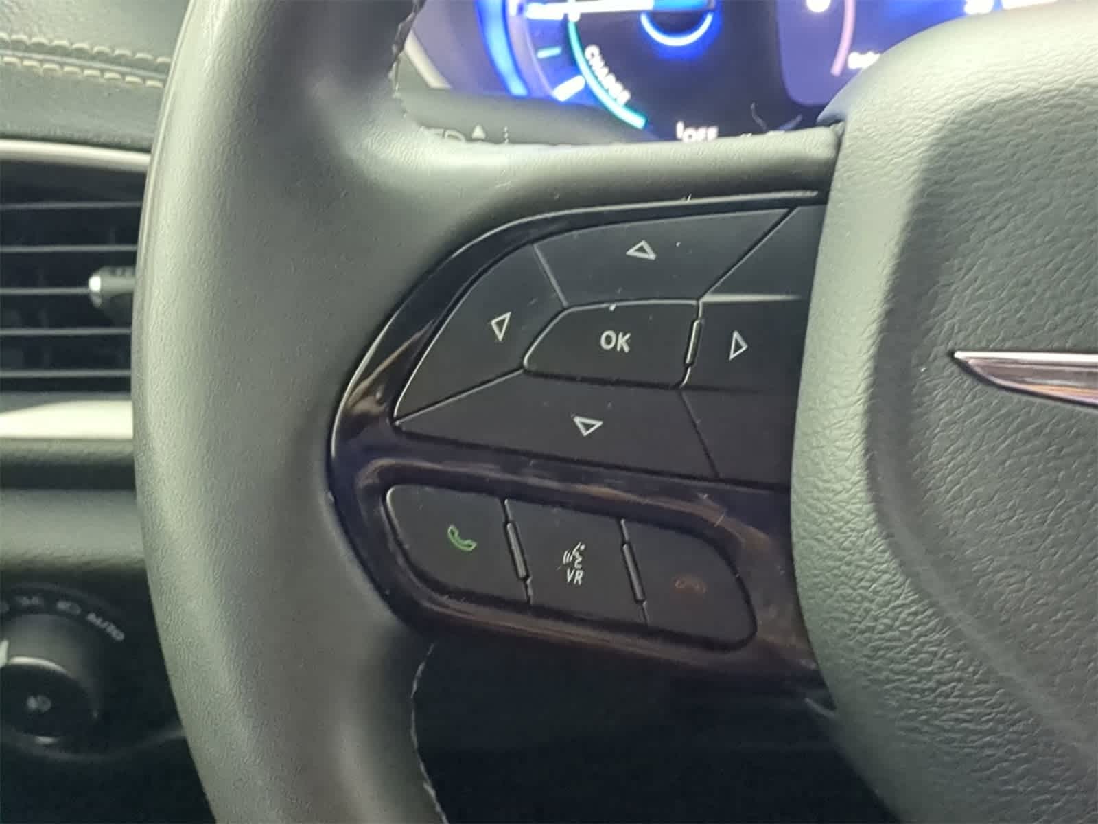 Thumbnail: 2023 Chrysler Pacifica - 22