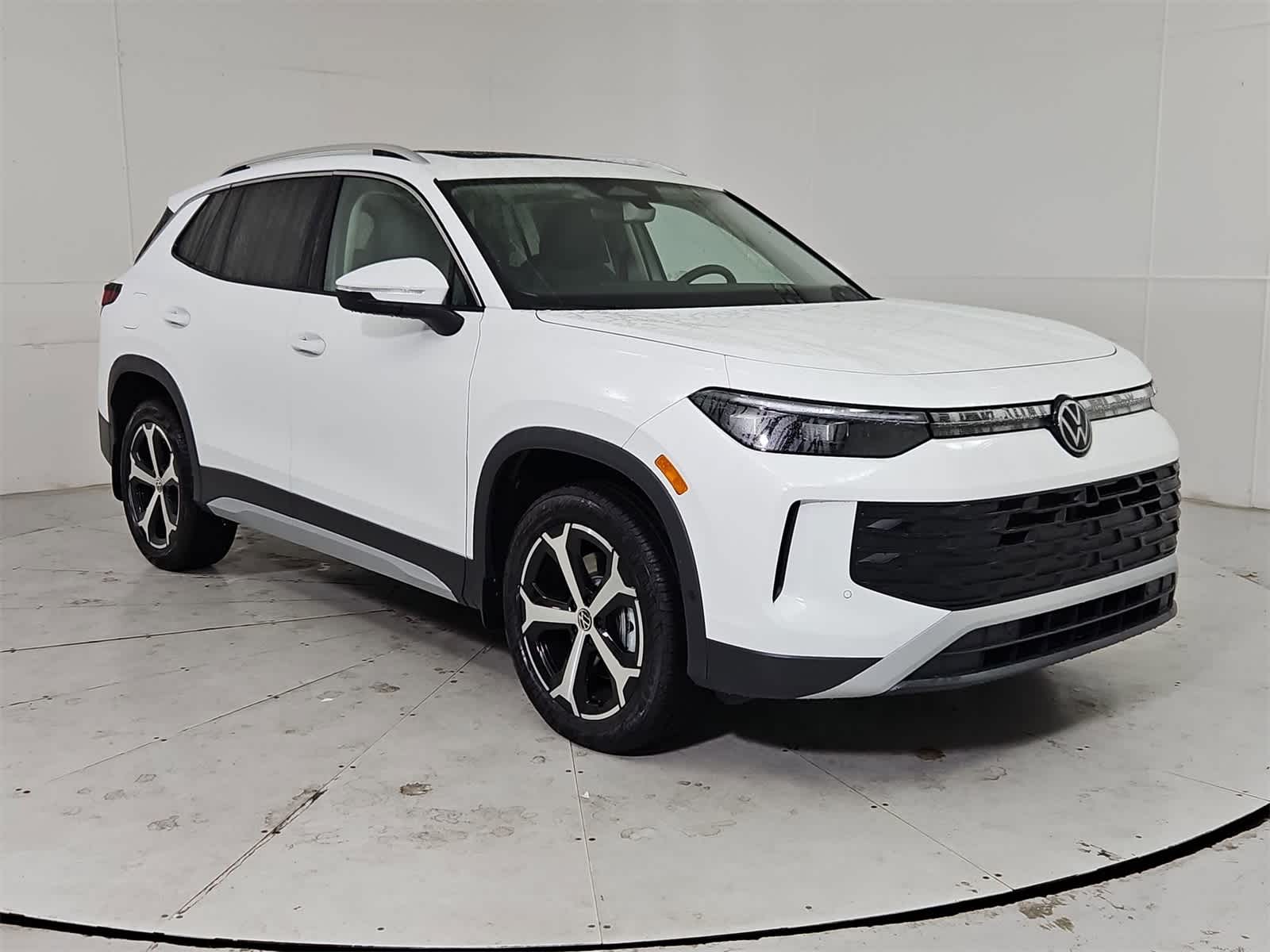 Thumbnail: 2025 Volkswagen Tiguan - 8