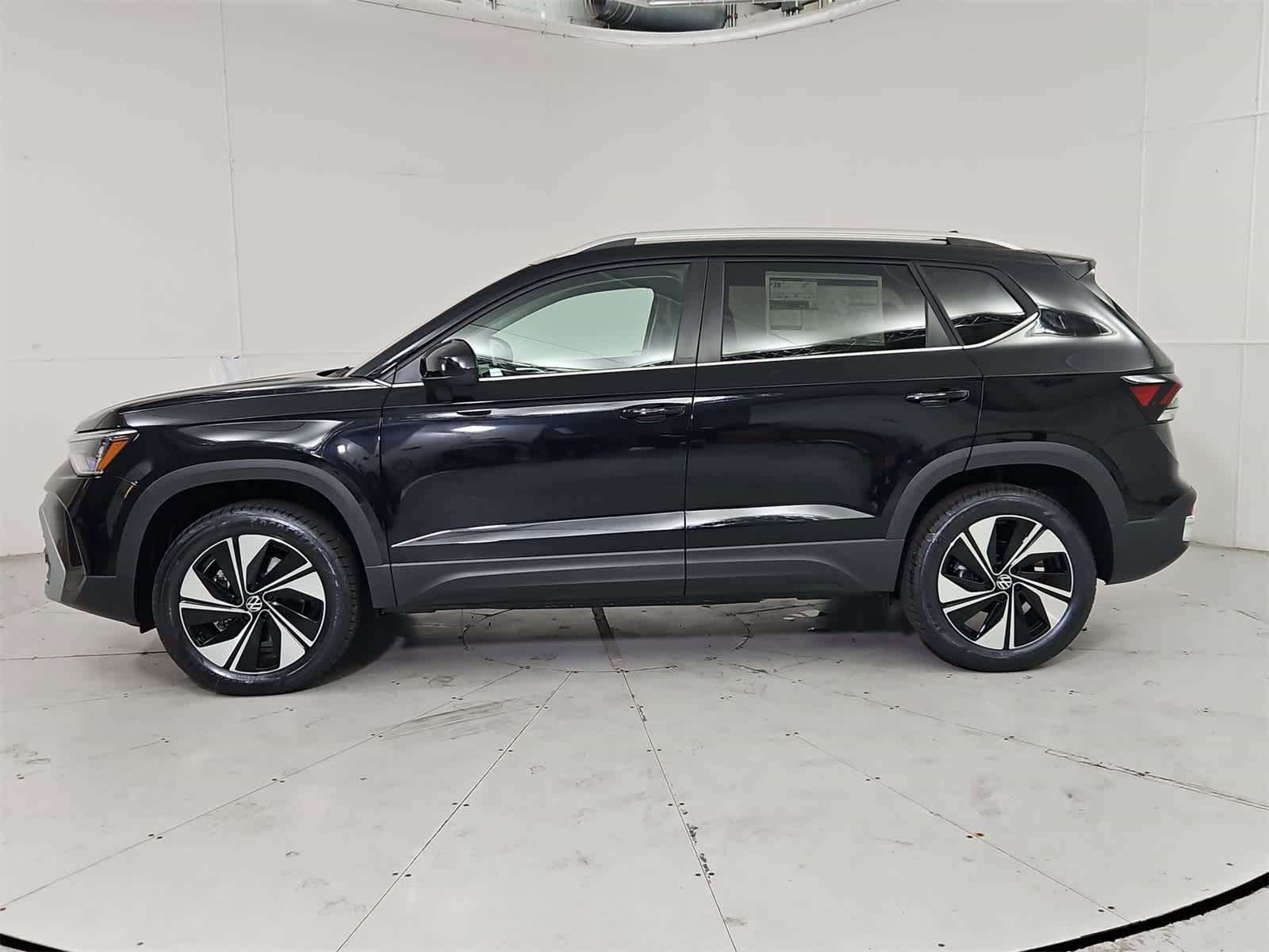 Thumbnail: 2025 Volkswagen Taos - 3