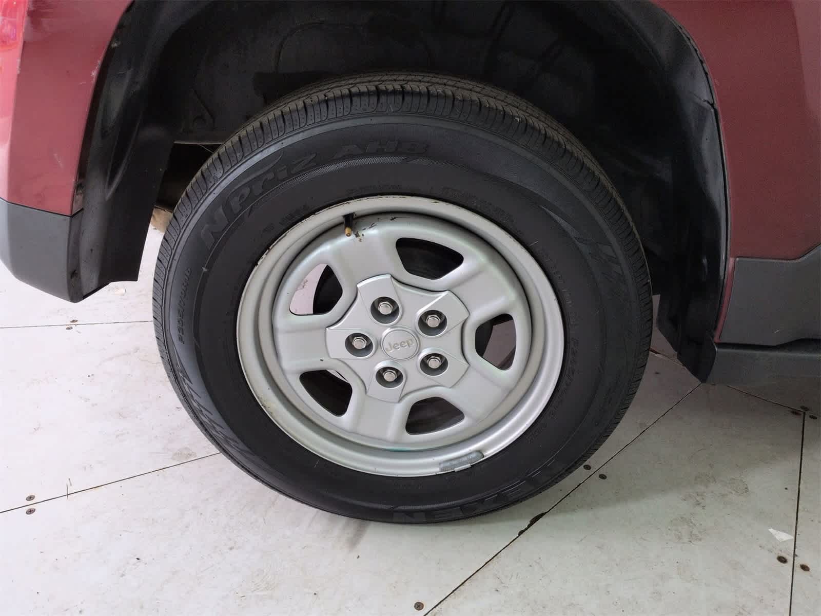 Thumbnail: 2016 Jeep Patriot - 11