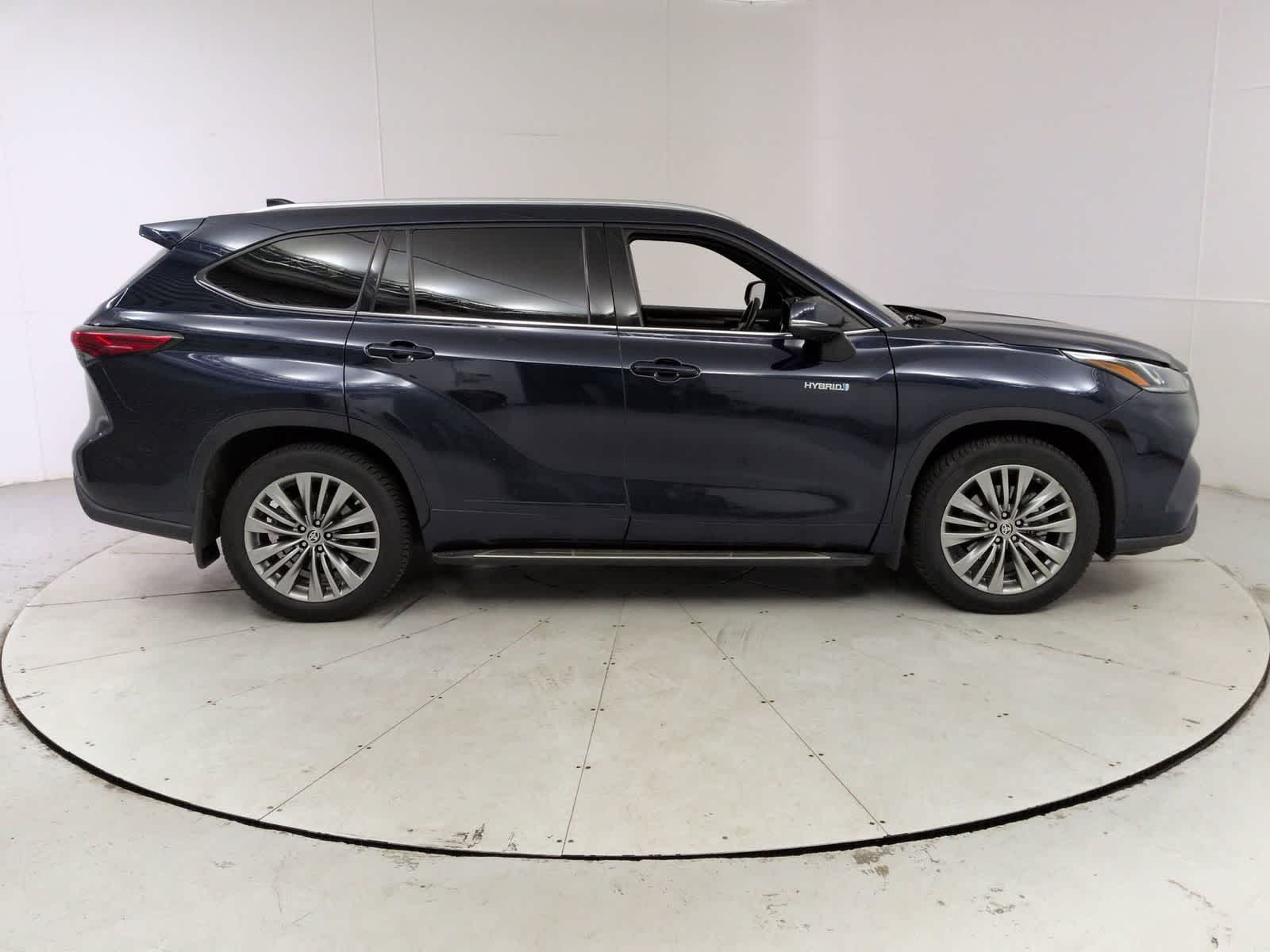 Thumbnail: 2021 Toyota Highlander - 7