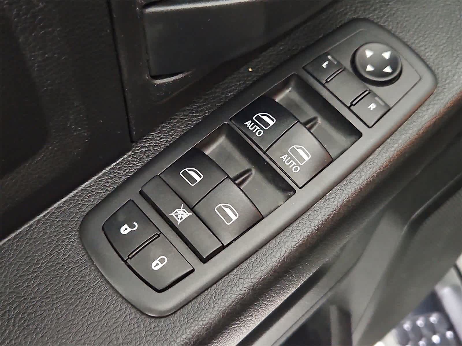 Thumbnail: 2019 RAM 1500 Classic - 16