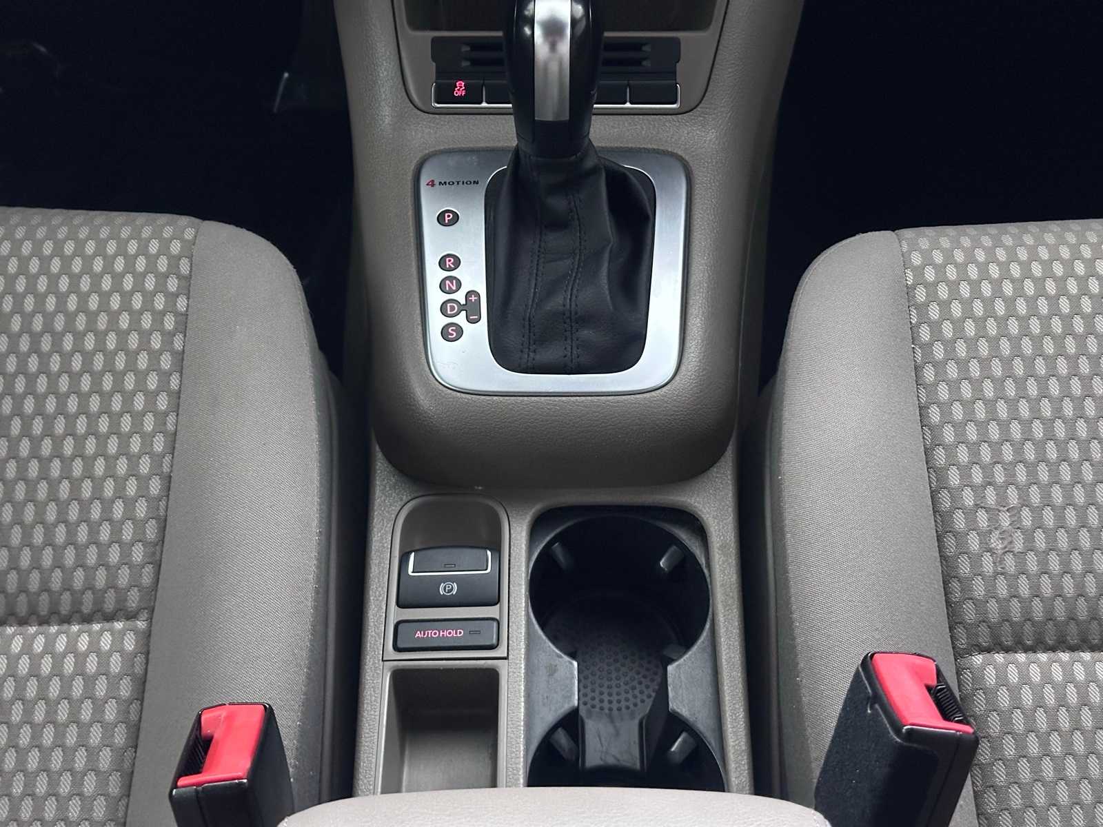 Thumbnail: 2011 Volkswagen Tiguan - 20