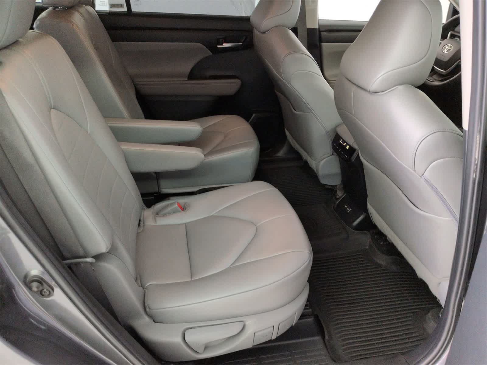 Thumbnail: 2023 Toyota Highlander - 20