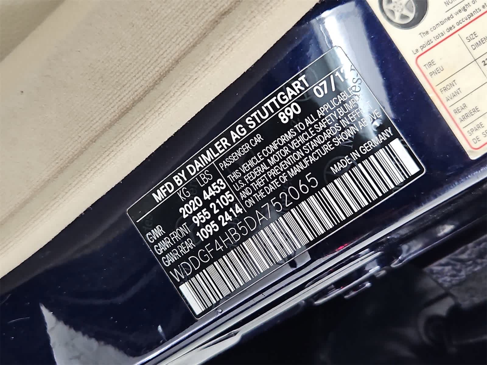 Thumbnail: 2013 Mercedes-Benz C-Class - 38