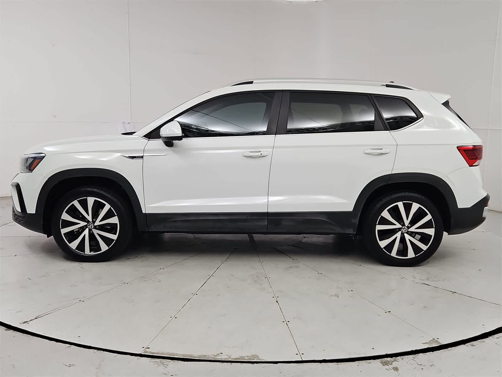 Thumbnail: 2022 Volkswagen Taos - 3