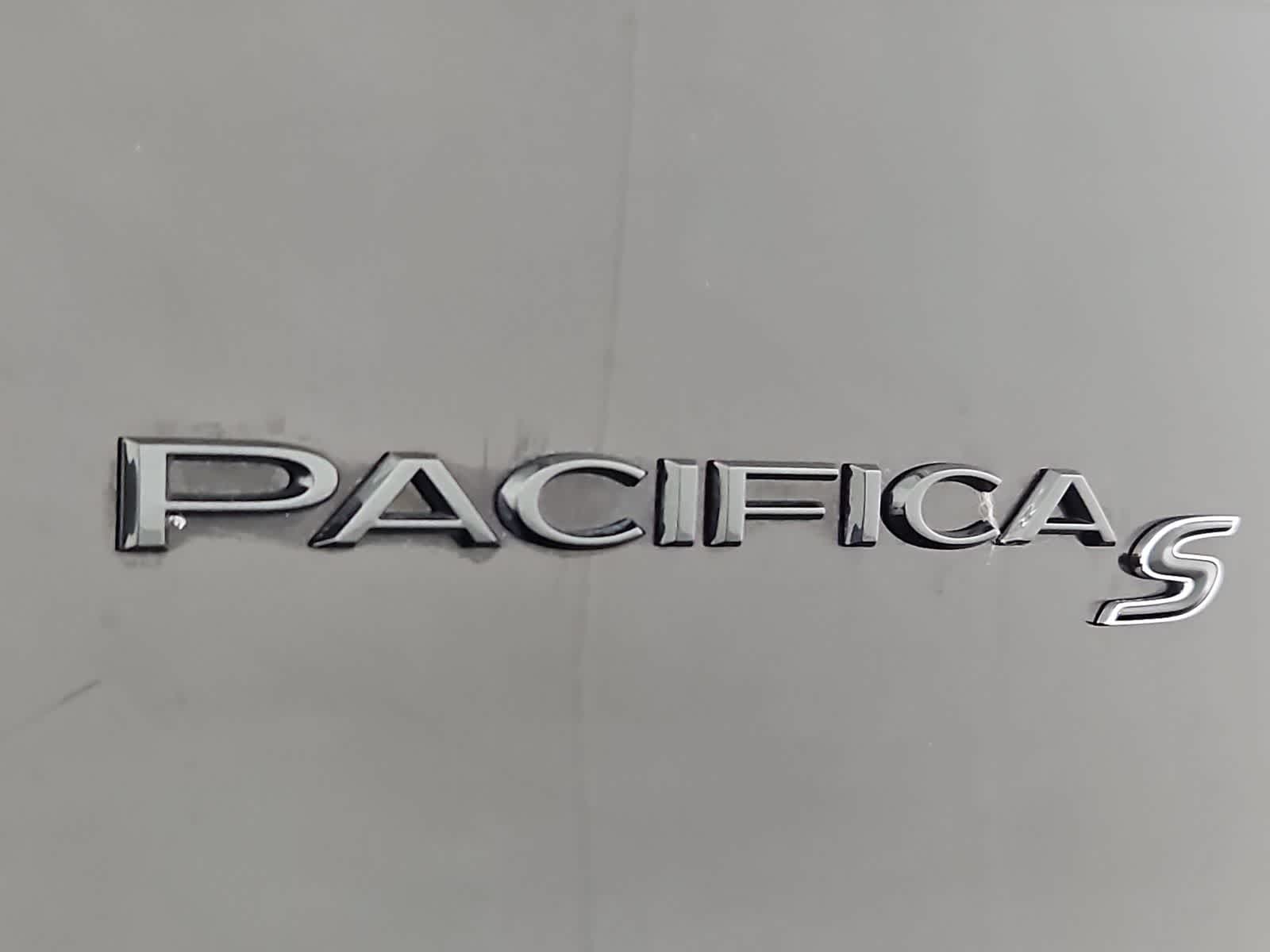 Thumbnail: 2018 Chrysler Pacifica - 12