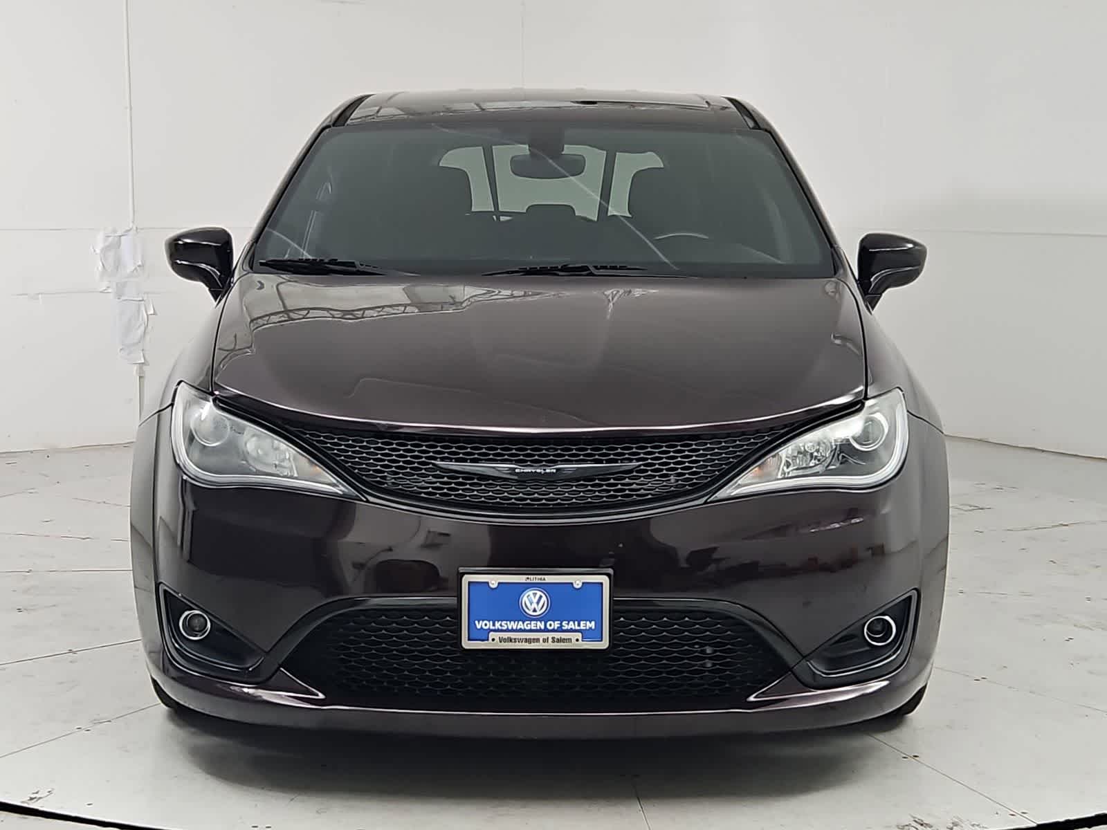 Thumbnail: 2018 Chrysler Pacifica - 9