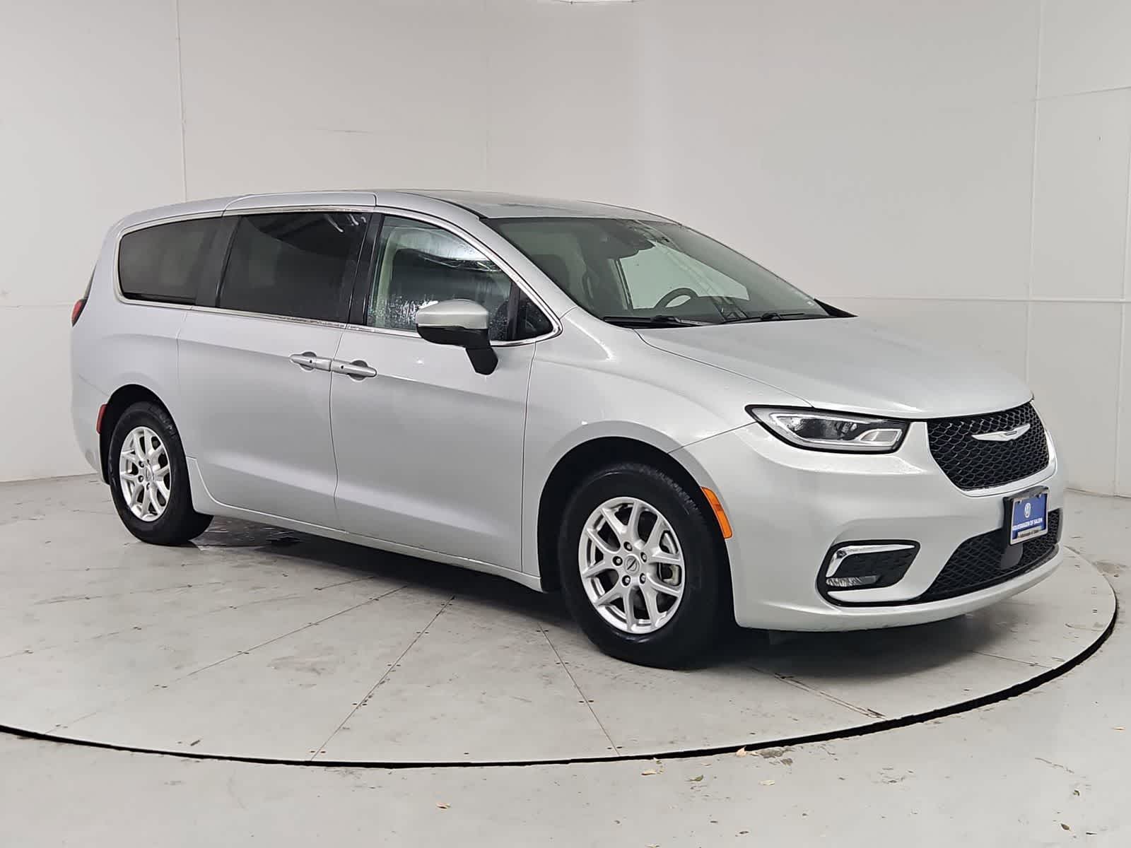 Thumbnail: 2023 Chrysler Pacifica - 8