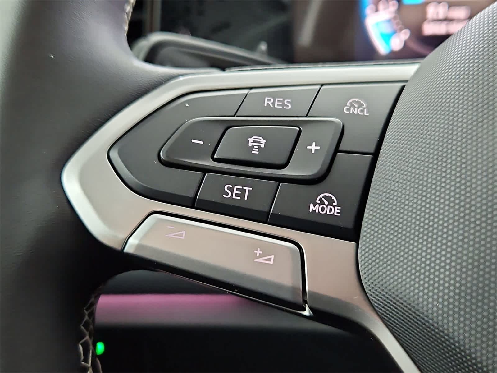 Thumbnail: 2025 Volkswagen Tiguan - 25