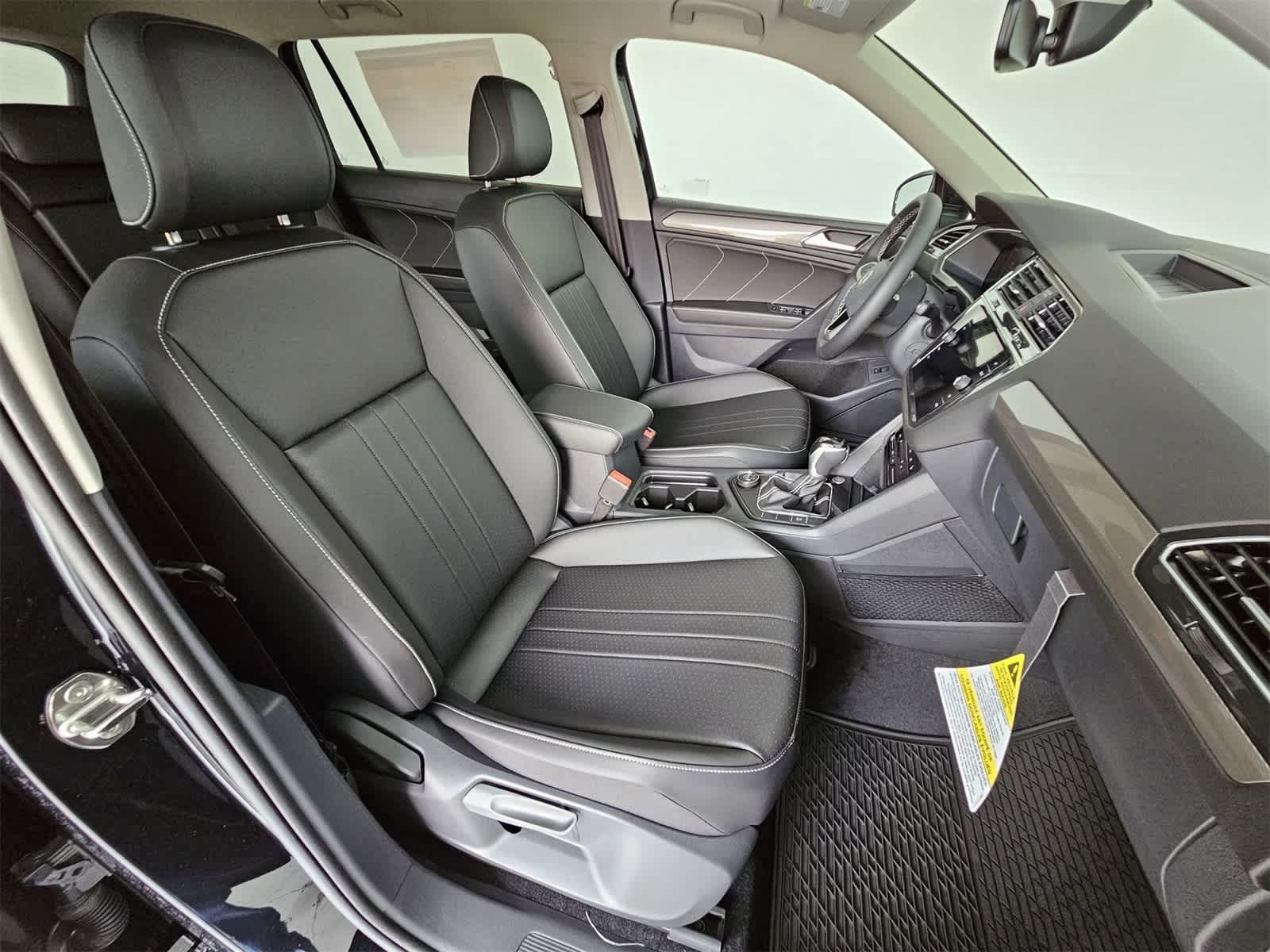 Thumbnail: 2024 Volkswagen Tiguan - 19