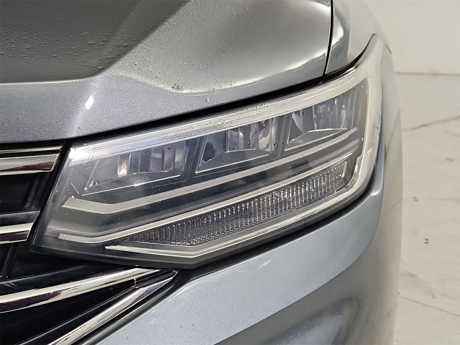Thumbnail: 2022 Volkswagen Tiguan - 10