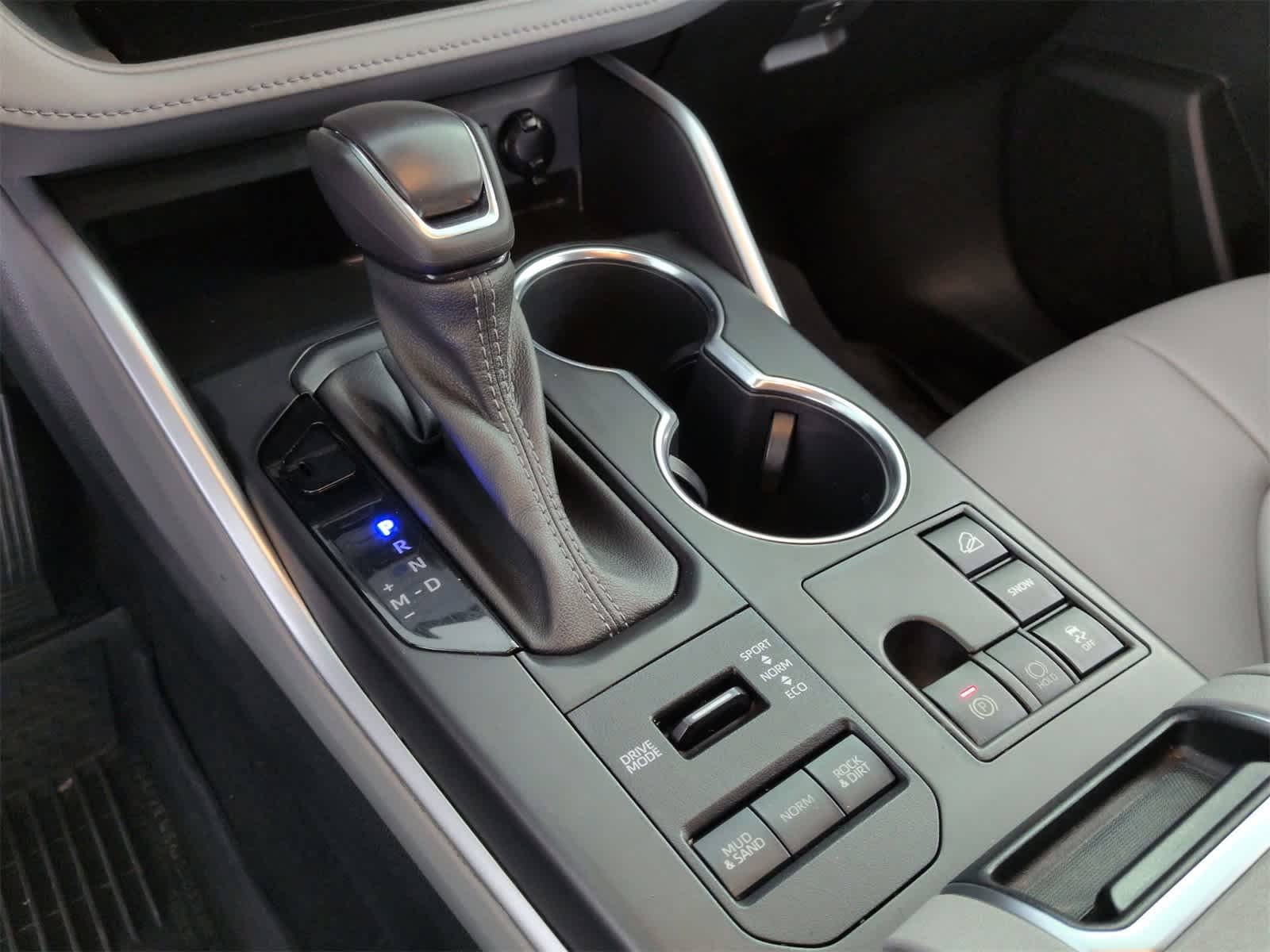 Thumbnail: 2023 Toyota Highlander - 31