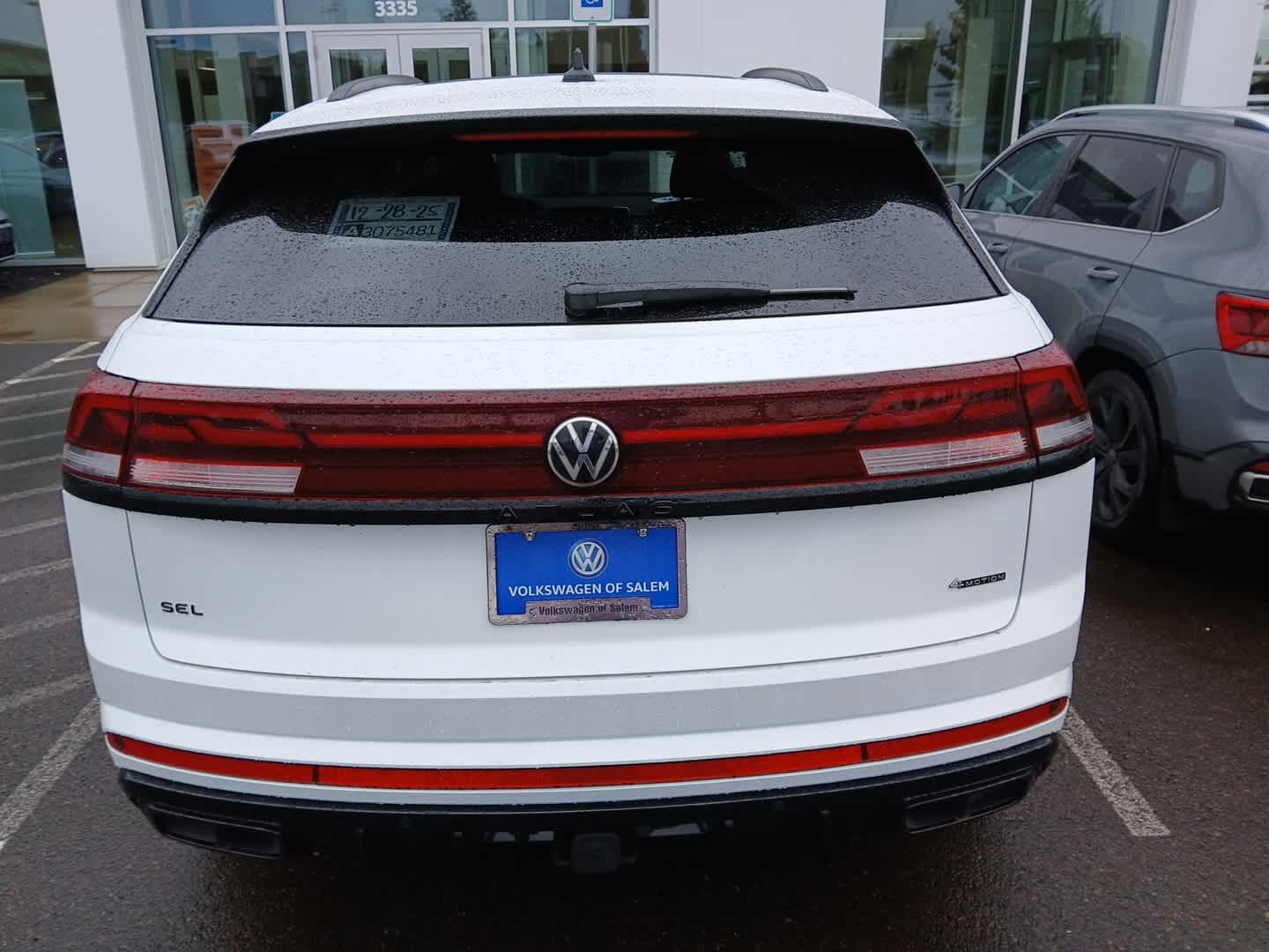 2025 Volkswagen Atlas Cross Sport SEL R-Line photo 4