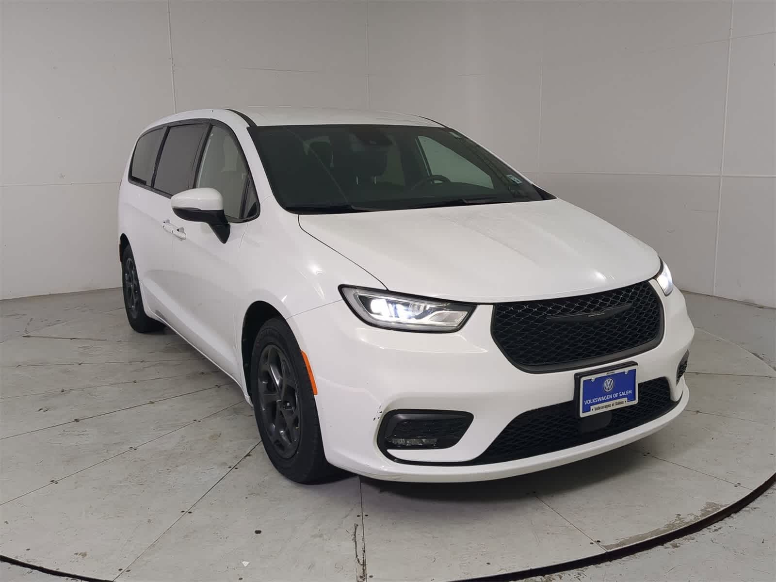 Thumbnail: 2023 Chrysler Pacifica - 8