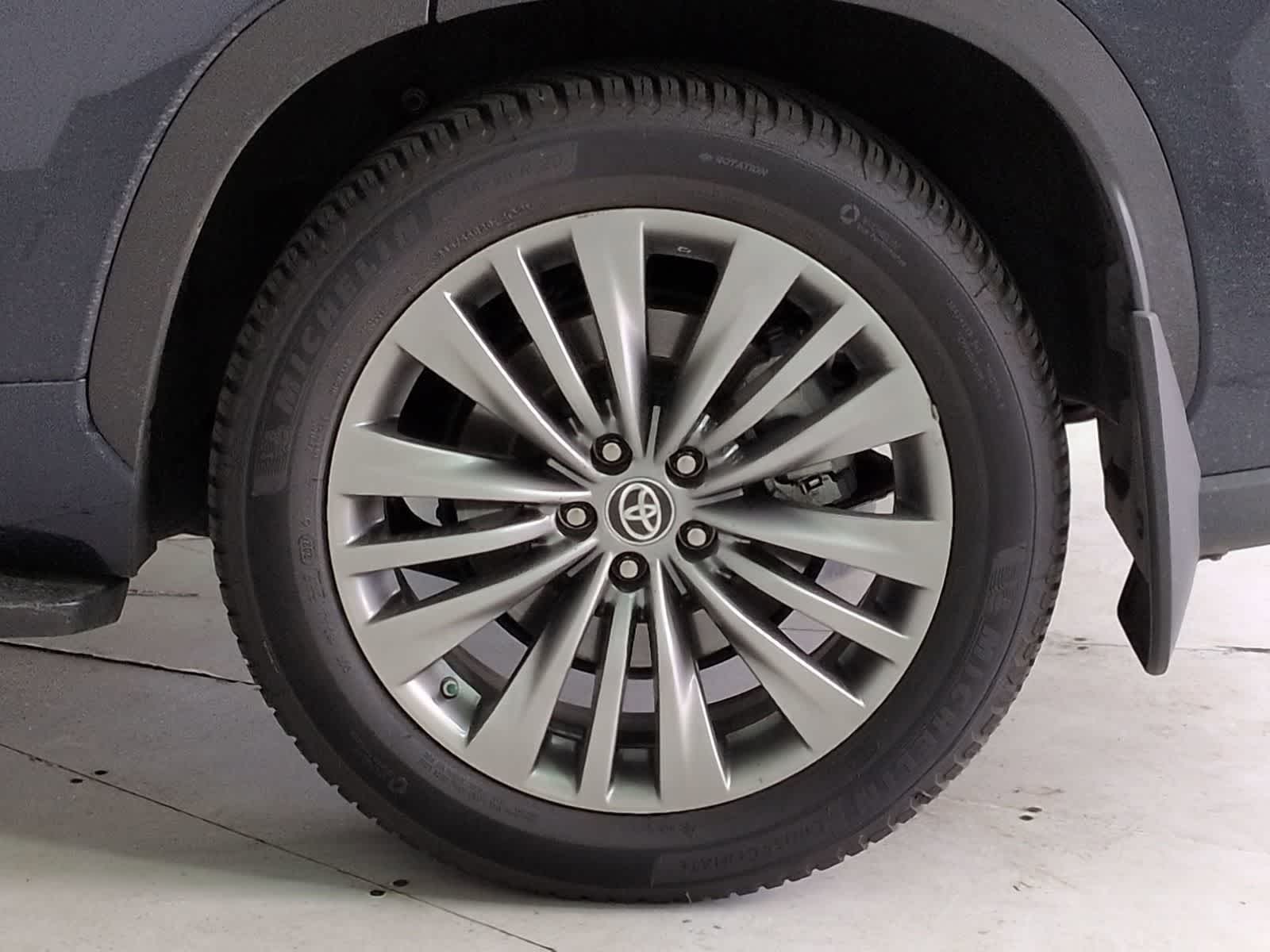 Thumbnail: 2021 Toyota Highlander - 13