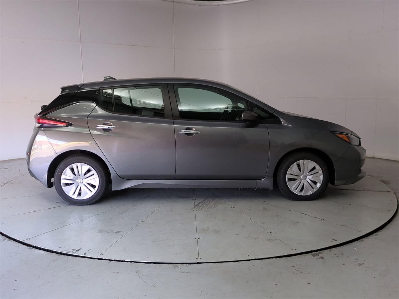 Thumbnail: 2023 Nissan Leaf - 7