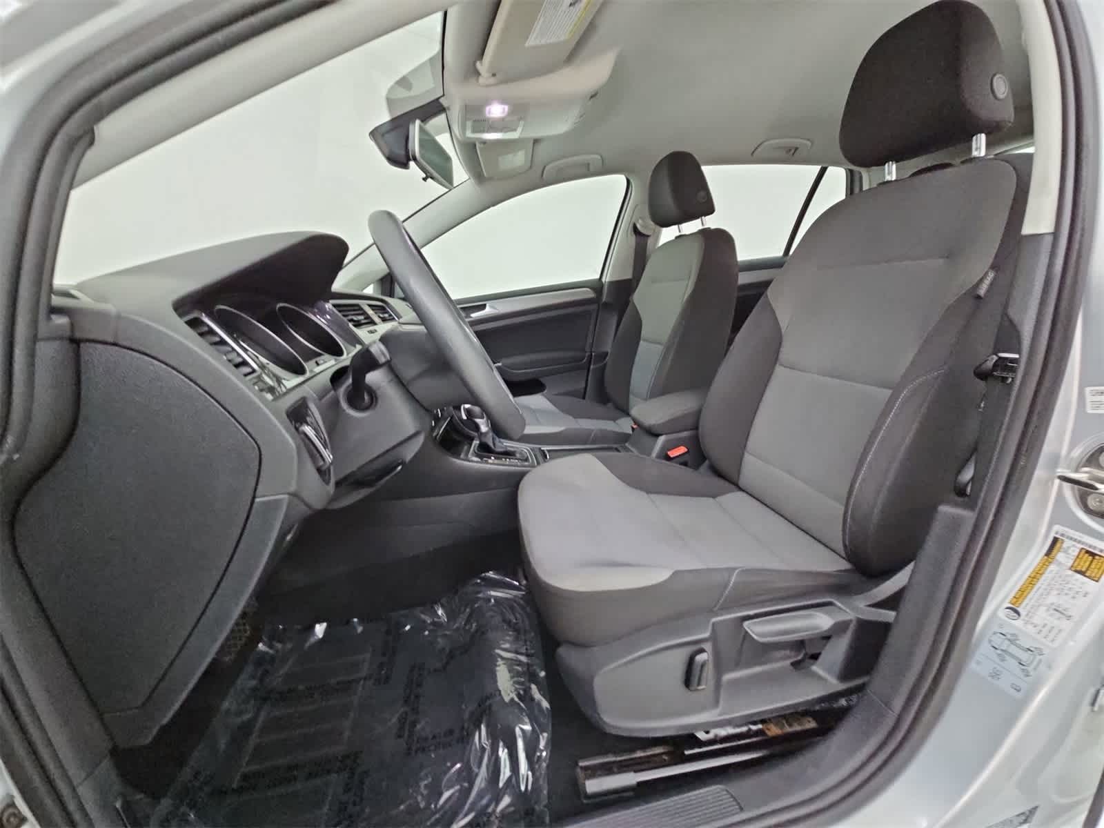 2016 Volkswagen e-Golf SE 15