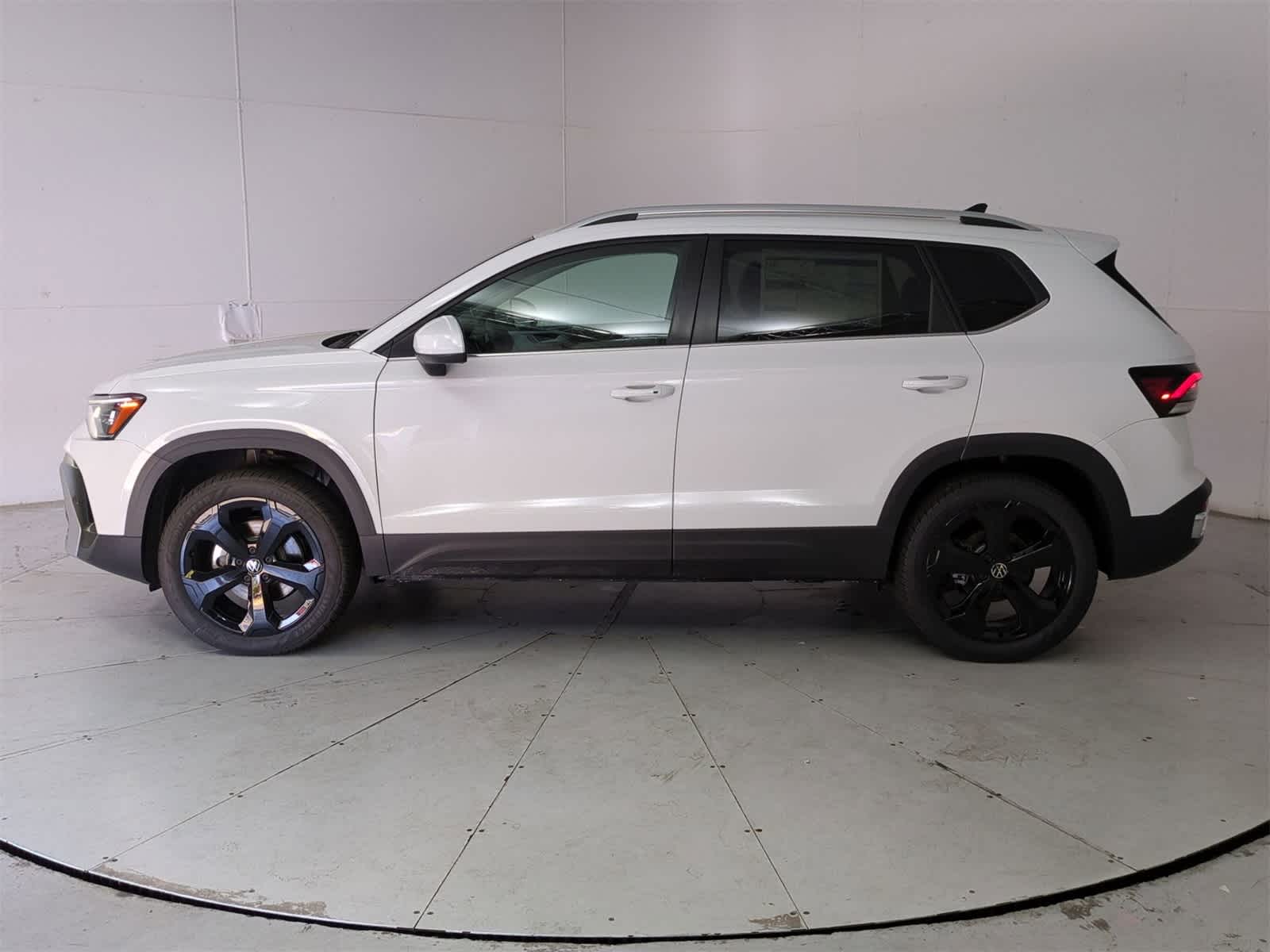 Thumbnail: 2025 Volkswagen Taos - 3