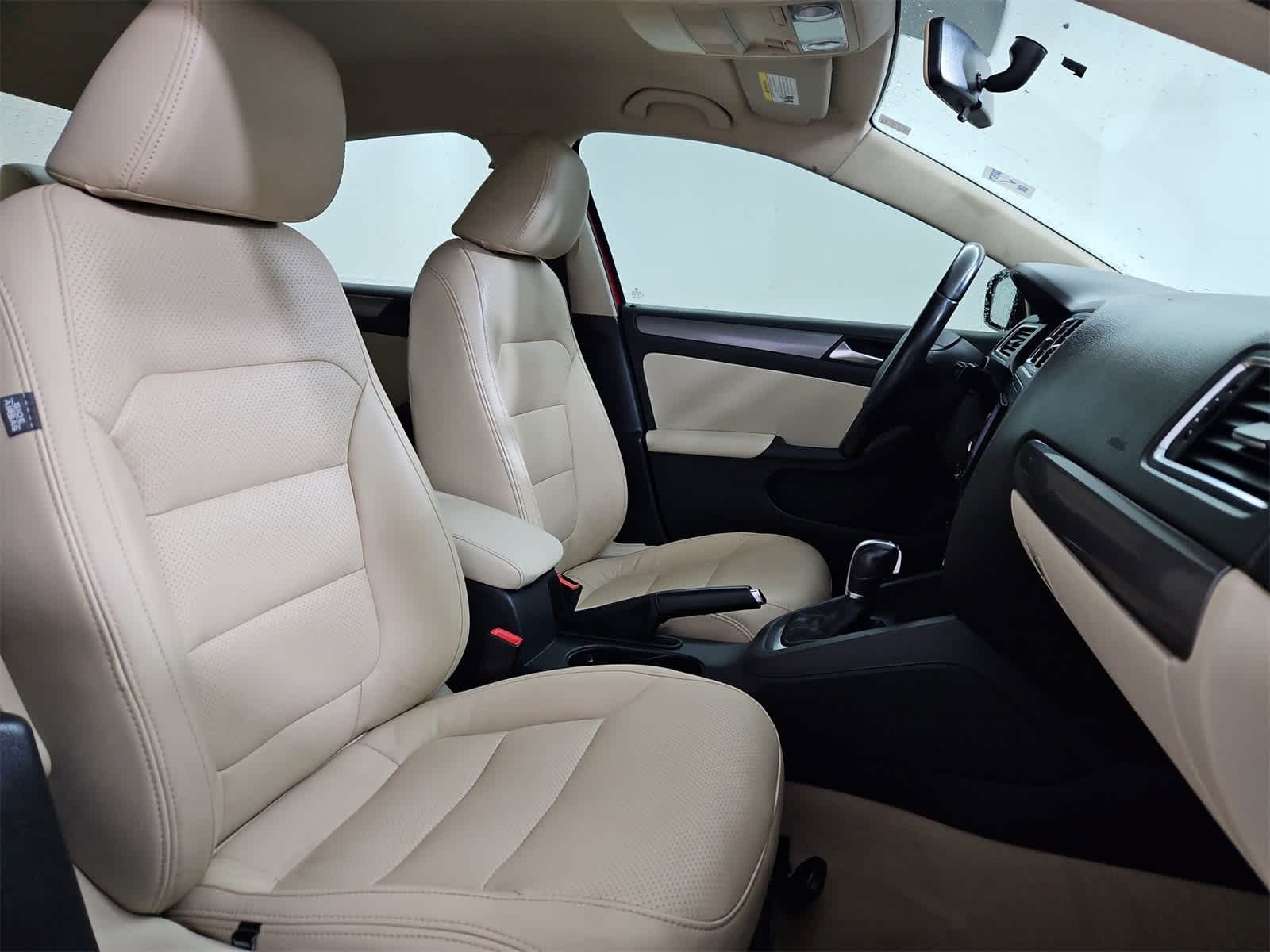 Thumbnail: 2013 Volkswagen Jetta - 21