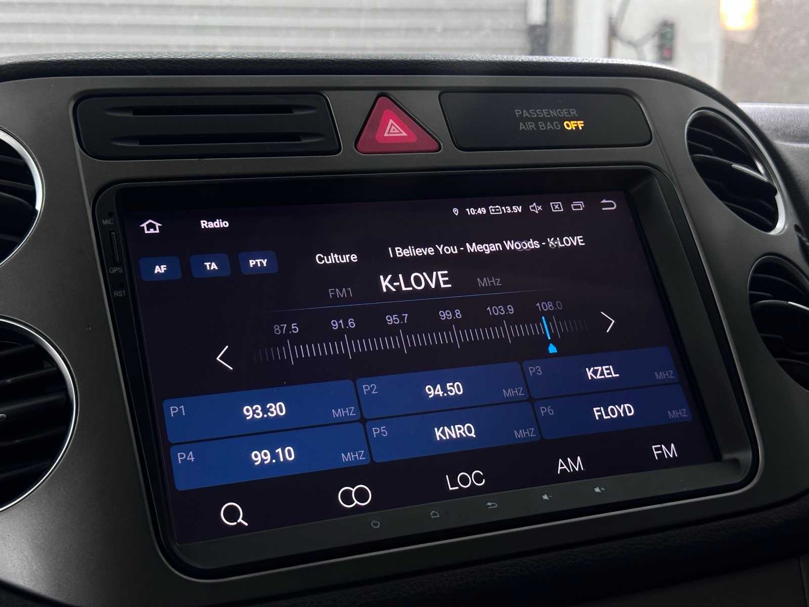 Thumbnail: 2011 Volkswagen Tiguan - 17