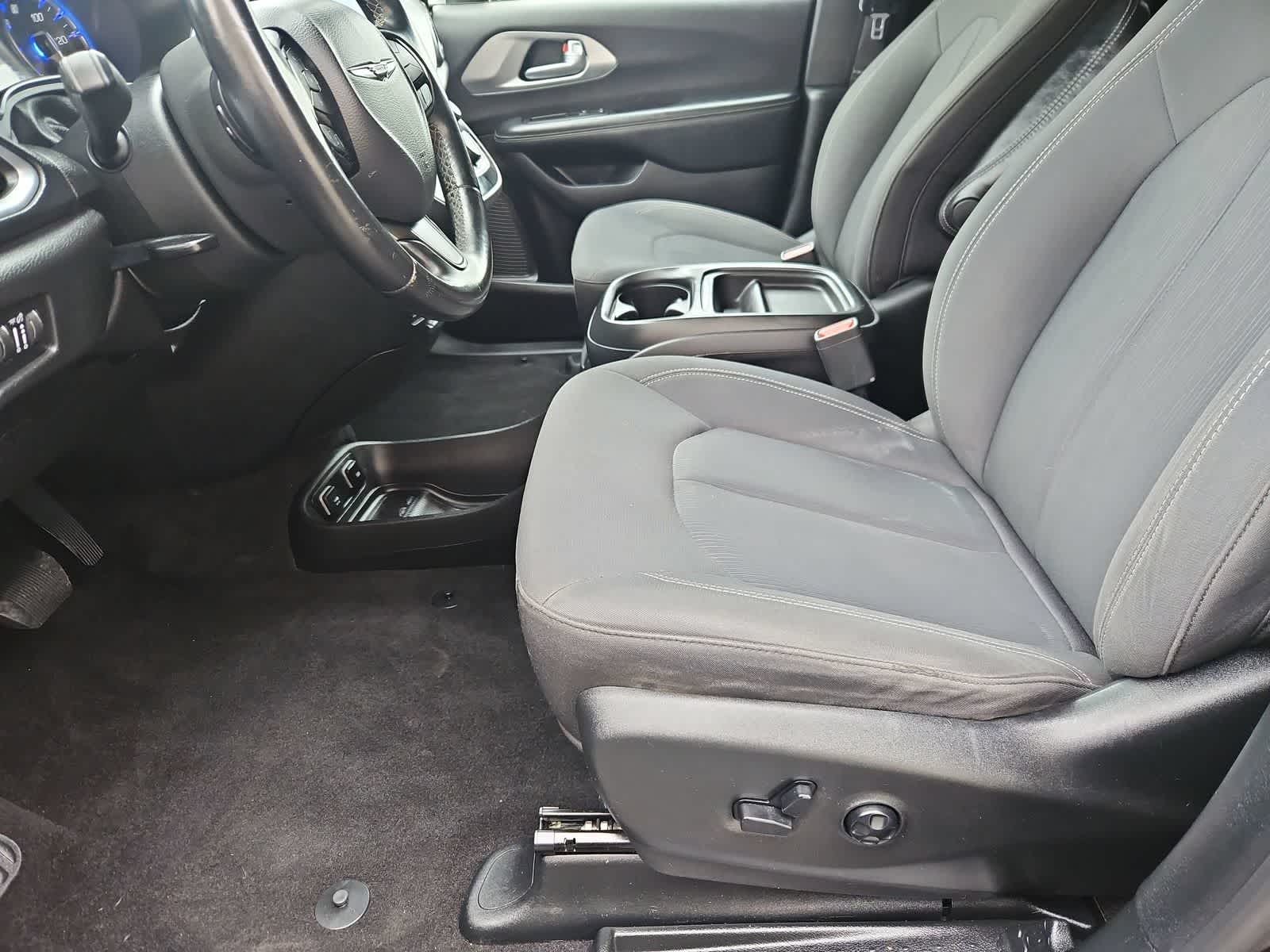 Thumbnail: 2018 Chrysler Pacifica - 16
