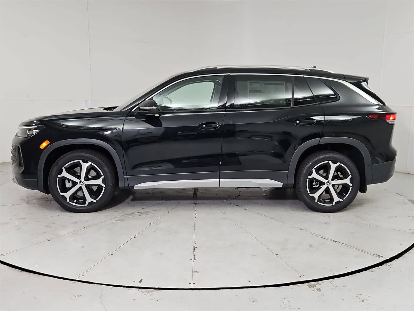 Thumbnail: 2025 Volkswagen Tiguan - 3