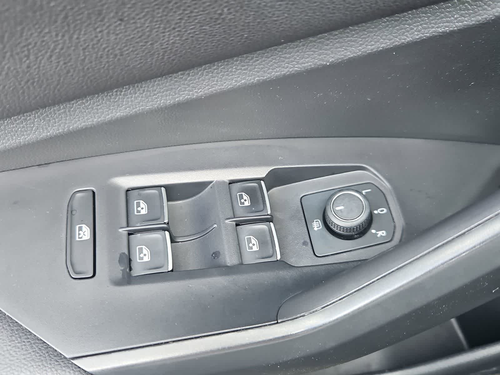 Thumbnail: 2023 Volkswagen Jetta - 17