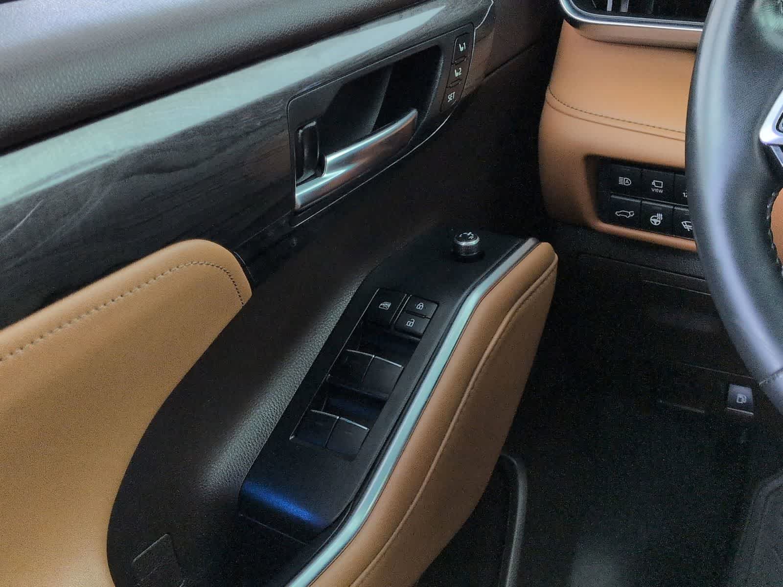 Thumbnail: 2021 Toyota Highlander - 17