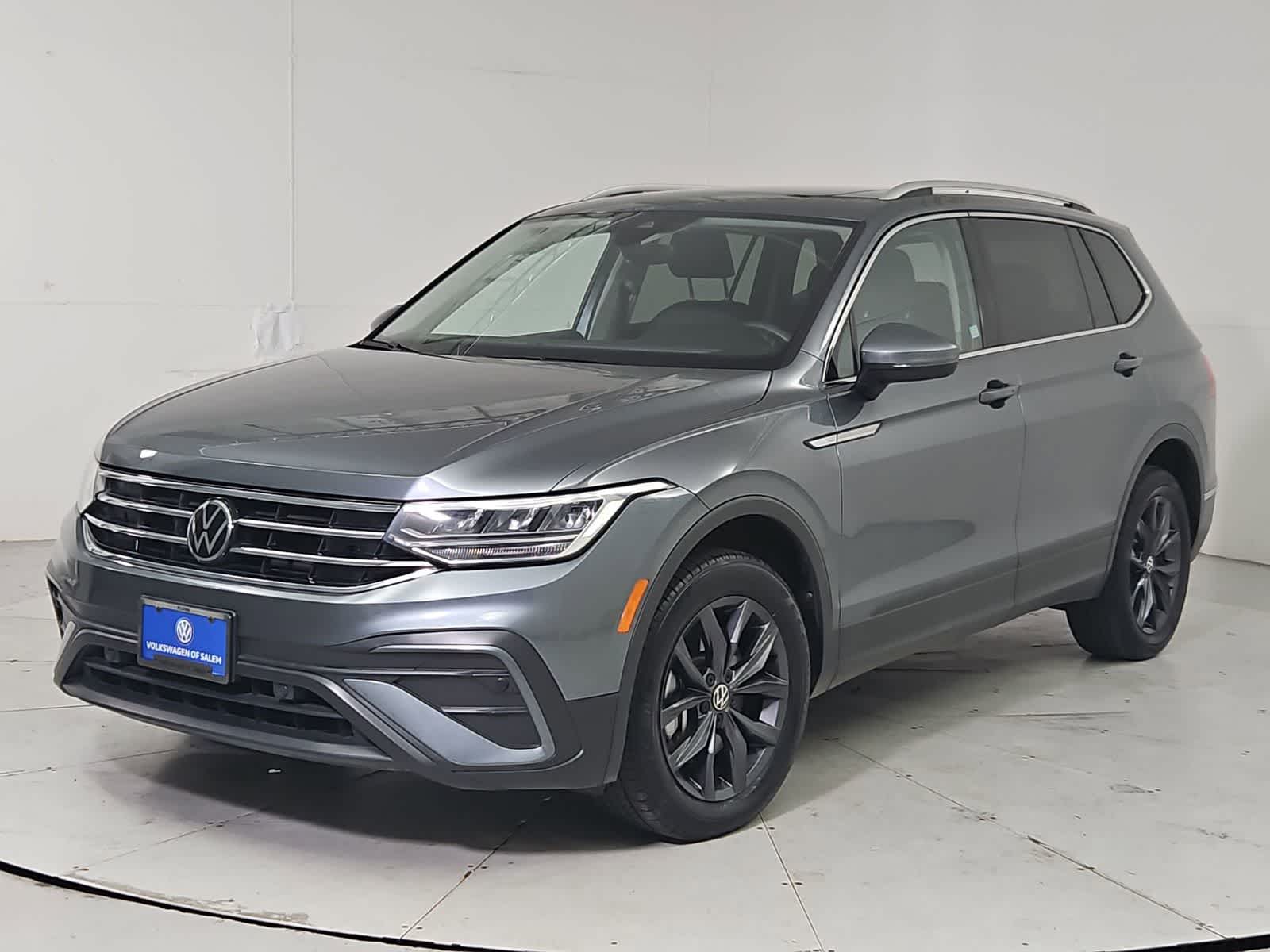 Thumbnail: 2022 Volkswagen Tiguan - 1