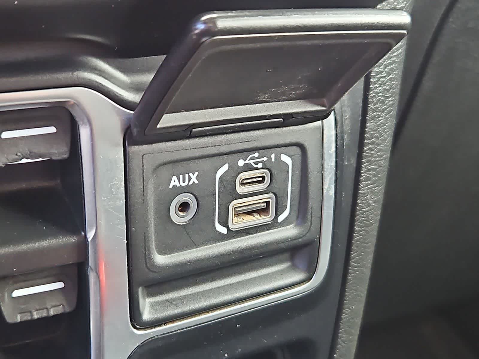 Thumbnail: 2022 Jeep Gladiator - 30