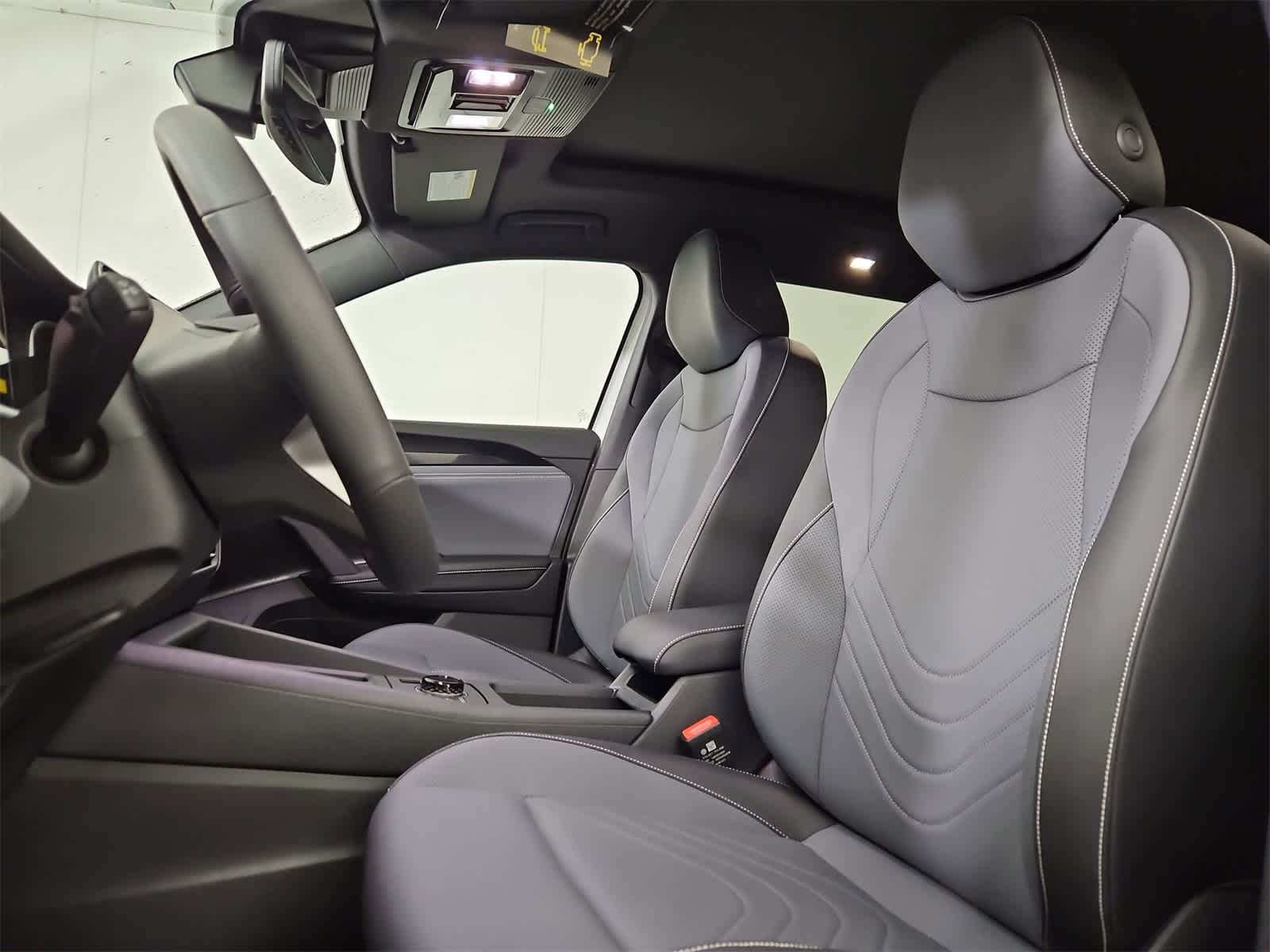 Thumbnail: 2025 Volkswagen Tiguan - 16