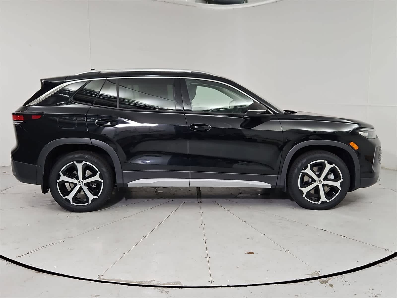 Thumbnail: 2025 Volkswagen Tiguan - 7