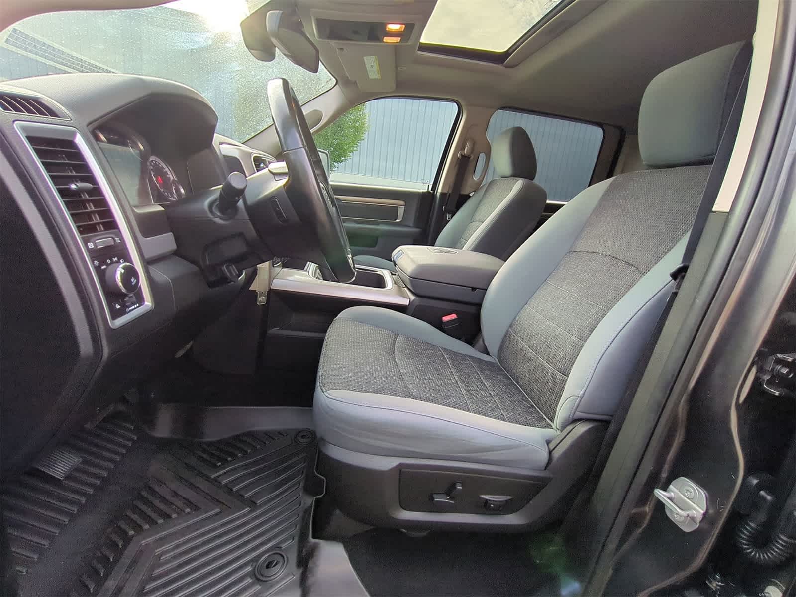 Thumbnail: 2020 RAM 1500 Classic - 15