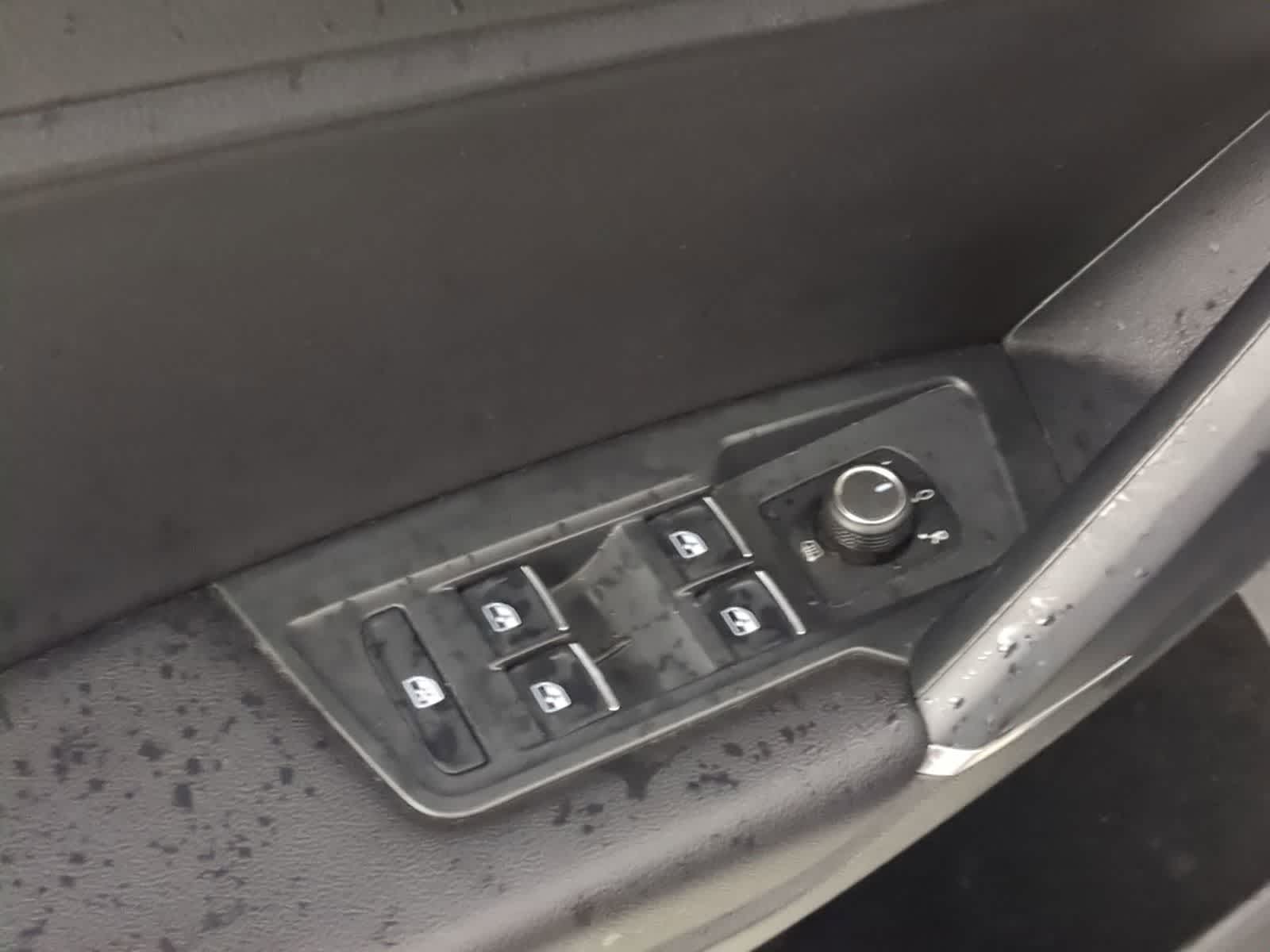 Thumbnail: 2020 Volkswagen Tiguan - 16