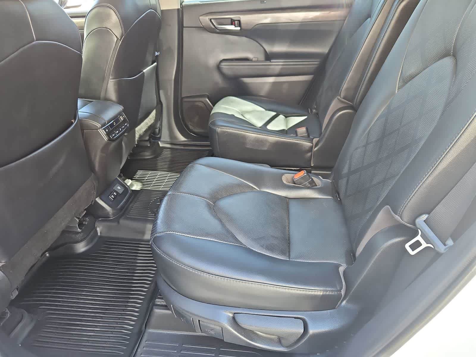 Thumbnail: 2020 Toyota Highlander - 18